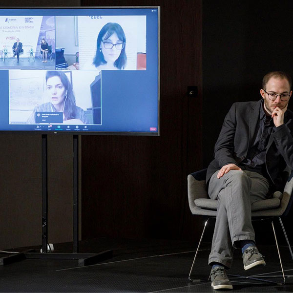 Hybrid event management with live streaming and LED screen